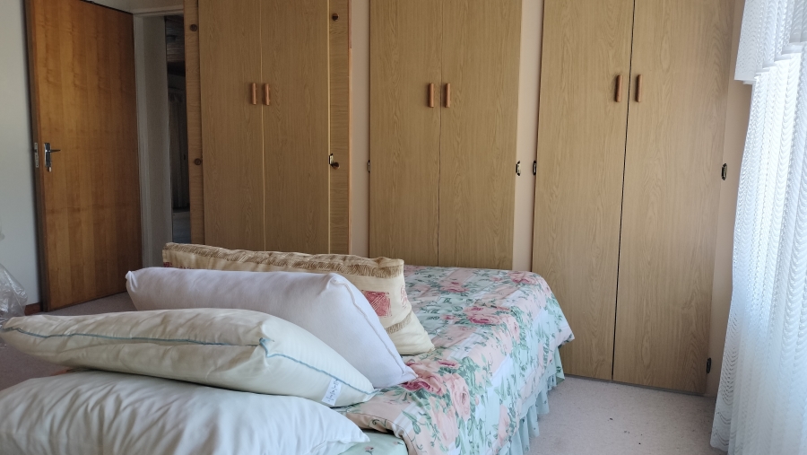 4 Bedroom Property for Sale in Fraaiuitsig Western Cape